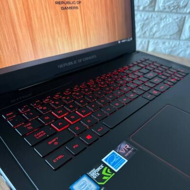 Ігровий ноутбук Asus ROG Strix GL702VI / 17.3" (1920x1080) IPS / Intel Core i7-7700HQ (4 (8) ядра по 2.8 - 3.8 GHz) / 16 GB DDR4 / 256 GB SSD M.2 + 1000 GB HDD / nVidia GeForce GTX 1080, 8 GB GDDR5X, 256-bit / WebCam