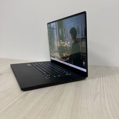Ігровий ноутбук Б-клас Asus ProArt Studiobook P16 H7606WI / 16" (3840x2400) OLED Touch / AMD Ryzen AI 9 HX 370 (12 (24) ядер по 2.0 - 5.1 GHz) / 64 GB DDR5 / 2000 GB SSD NVMe / nVidia GeForce RTX 4070, 8 GB GDDR6, 128-bit