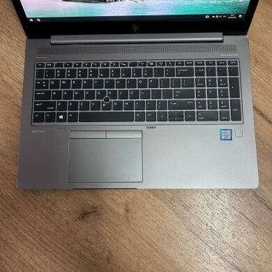 Мобильная рабочая станция Б-класс HP ZBook 15u G6 / 15.6" (1920x1080) IPS / Intel Core i7-8665U (4 (8) ядра по 1.9 - 4.8 GHz) / 16 GB DDR4 / 256 GB SSD / AMD Radeon Pro WX 3200, 4 GB GDDR5, 128-bit / WebCam