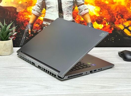 Игровой ноутбук Acer Predator Triton 500 / 16" (2560x1600) IPS / Intel Core i7-11800H (8 (16) ядер по 2.3 - 4.6 GHz) / 16 GB DDR4 / 1000 GB SSD / nVidia GeForce RTX 3070, 8 GB GDDR6, 256-bit / WebCam / Win 11 Home