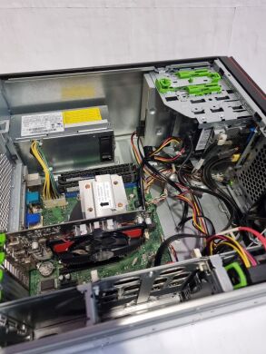 Ігровий ПК Fujitsu Esprimo P920 E85+ Tower / Intel Core i5-4570 (4 ядра по 3.2 - 3.6 GHz) / 16 GB DDR3 / 240 GB SSD + 500 GB HDD / AMD Radeon RX 550, 4 GB GDDR5, 128-bit / DVD-RW