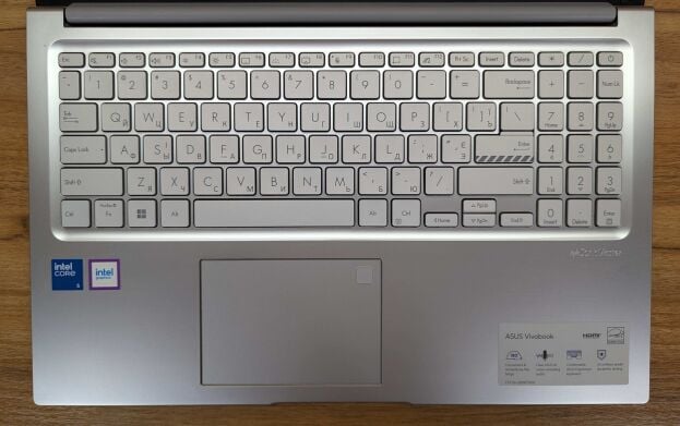 Ноутбук Asus VivoBook F1504V / 15.6" (1920x1080) IPS / Intel Core 5-120U (10 (12) ядер по 1.4 - 5.0 GHz) / 16 GB DDR4 / 500 GB SSD / Intel Graphics / WebCam / TouchID / Windows 11