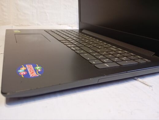 Ноутбук Lenovo IdeaPad 320-15IKB / 15.6" (1920x1080) TN / Intel Core i5-7200U (2 (4) ядра по 2.5 - 3.1 GHz) / 6 GB DDR4 / 256 GB SSD / nVidia GeForce 940MX, 2 GB GDDR5, 64-bit / WebCam