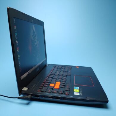 Ігровий ноутбук Asus ROG Strix GL502VS / 15.6" (1920x1080) IPS / Intel Core i7-7700HQ (4 (8) ядра по 2.8 - 3.8 GHz) / 16 GB DDR4 / 1000 GB SSD / nVidia GeForce GTX 1070, 8 GB GDDR5, 256-bit / WebCam / Win 10 Home Ігровий ноутбук Asus ROG Strix GL502VS / 15.6" (1920x1080) IPS / Intel Core i7-7700HQ (4 (8) ядра по 2.8 - 3.8 GHz) / 16 GB DDR4 / 1000 GB SSD / nVidia GeForce GTX 1070, 8 GB GDDR5, 256-bit / WebCam / Win 10 Home