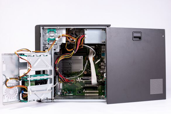 Fujitsu Celsius W380 MT / Intel Core i5-650 (2(4) ядра по 3.2 - 3.46GHz) / 8GB DDR3 / 120GB SSD