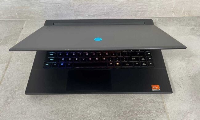 Ігровий ноутбук Dell Alienware m16 R1 / 16" (2560x1600) IPS / AMD Ryzen 9 7845HX (12 (24) ядер по 3.0 - 5.2 GHz) / 16 GB DDR5 / 512 GB SSD / nVidia GeForce RTX 4080, 12 GB GDDR6, 192-bit / WebCam