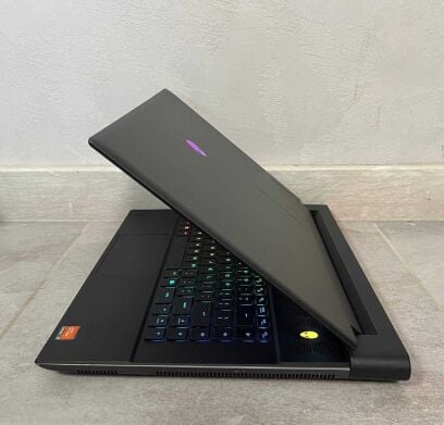 Ігровий ноутбук Dell Alienware m16 R1 / 16" (2560x1600) IPS / AMD Ryzen 9 7845HX (12 (24) ядер по 3.0 - 5.2 GHz) / 16 GB DDR5 / 512 GB SSD / nVidia GeForce RTX 4080, 12 GB GDDR6, 192-bit / WebCam