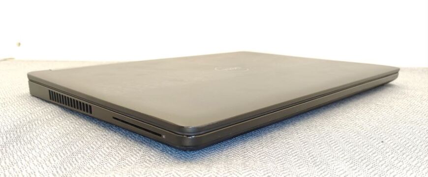 Ігровий ноутбук Dell Latitude 5570 / 15.6" (1920x1080) IPS / Intel Core i5-6300U (2 (4) ядра по 2.4 - 3.0 GHz) / 16 GB DDR4 / 256 GB SSD M.2 / AMD Radeon R7 M360, 2 GB GDDR3, 64-bit / WebCam