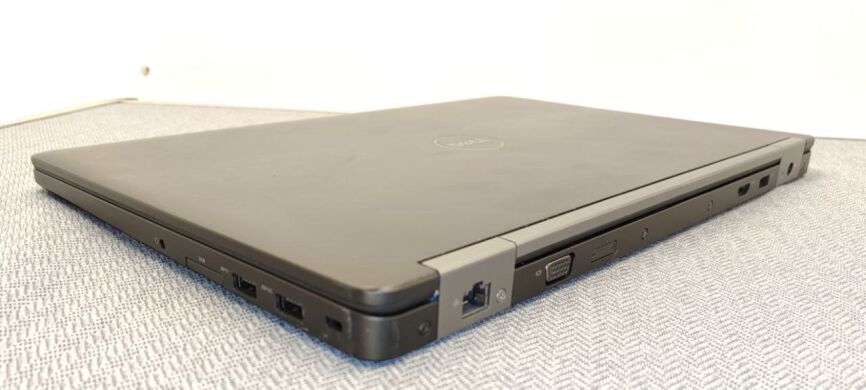 Ігровий ноутбук Dell Latitude 5570 / 15.6" (1920x1080) IPS / Intel Core i5-6300U (2 (4) ядра по 2.4 - 3.0 GHz) / 16 GB DDR4 / 256 GB SSD M.2 / AMD Radeon R7 M360, 2 GB GDDR3, 64-bit / WebCam