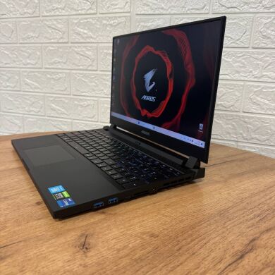 Игровой ноутбук Gigabyte Aorus 5 SE4 / 15.6" (1920x1080) IPS / Intel Core i7-12700H (14 (20) ядер по 3.5 - 4.7 GHz) / 16 GB DDR4 / 512 GB SSD / nVidia GeForce RTX 3070, 8 GB GDDR6, 256-bit / WebCam