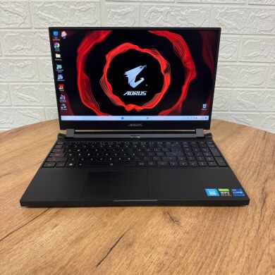 Игровой ноутбук Gigabyte Aorus 5 SE4 / 15.6" (1920x1080) IPS / Intel Core i7-12700H (14 (20) ядер по 3.5 - 4.7 GHz) / 16 GB DDR4 / 512 GB SSD / nVidia GeForce RTX 3070, 8 GB GDDR6, 256-bit / WebCam