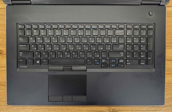 Мобільна робоча станція Dell Precision 7730 / 17.3" (1920x1080) IPS / Intel Xeon E-2186M (6 (12) ядер по 2.9 - 4.8 GHz) / 32 GB DDR4 / 512 GB SSD / nVidia Quadro P4200, 8 GB GDDR5, 256-bit / WebCam / Windows 10