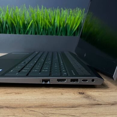 Мобильная рабочая станция HP ZBook 15v G5 / 15.6" (1920x1080) IPS / Intel Core i7-8750H (6 (12) ядер по 2.2 - 4.1 GHz) / 16 GB DDR4 / 512 GB SSD M.2 + 256 GB SSD / nVidia Quadro P600, 4 GB GDDR5, 128-bit / WebCam / HDMI