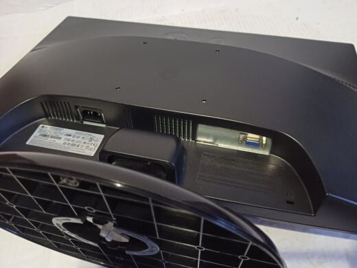 Монитор Б-класс LG W2243S-PF / 22" (1920x1080) TN / VGA 