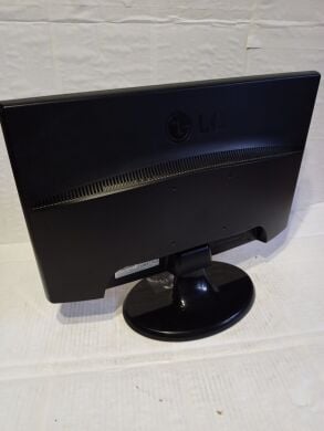 Монитор Б-класс LG W2243S-PF / 22" (1920x1080) TN / VGA 