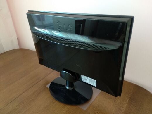 Монітор Б клас LG Flatron W2240S-PN / 21.5" (1920x1080) TN+film / VGA