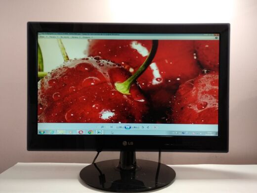 Монітор Б клас LG Flatron W2240S-PN / 21.5" (1920x1080) TN+film / VGA