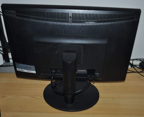 Монитор Samsung SyncMaster BX2240W / 22" (1680x1050) TN / VGA, DVI / VESA 75x75 Монитор Samsung SyncMaster BX2240W / 22" (1680x1050) TN / VGA, DVI / VESA 75x75