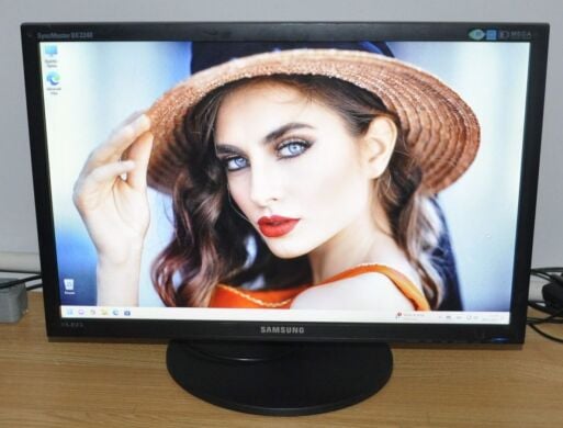 Монитор Samsung SyncMaster BX2240W / 22" (1680x1050) TN / VGA, DVI / VESA 75x75 Монитор Samsung SyncMaster BX2240W / 22" (1680x1050) TN / VGA, DVI / VESA 75x75