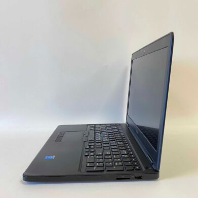 Ноутбук Б-клас Dell Latitude E5550 / 15.6" (1920x1080) IPS / Intel Core i5-5300U (2 (4) ядра по 2.3 - 2.9 GHz) / 16 GB DDR3 / 240 GB SSD / nVidia GeForce 830M, 2 GB DDR3, 64-bit / WebCam / HDMI