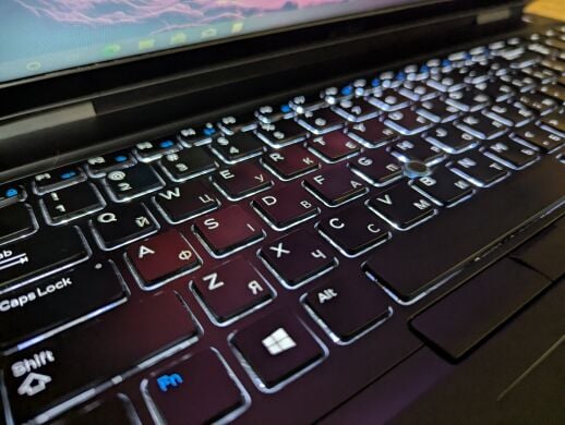 Ноутбук Dell Latitude 5580 / 15.6" (1366x768) TN / Intel Core i7-7820HQ (4 (8) ядра по 2.9 - 3.9 GHz) / 8 GB DDR4 / 256 GB SSD / Intel HD Graphics 630 / WebCam / Windows 10