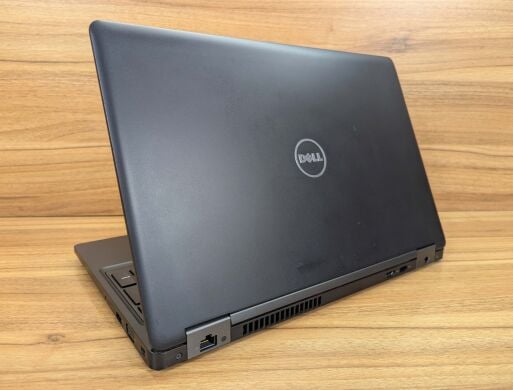 Ноутбук Dell Latitude 5580 / 15.6" (1366x768) TN / Intel Core i7-7820HQ (4 (8) ядра по 2.9 - 3.9 GHz) / 8 GB DDR4 / 256 GB SSD / Intel HD Graphics 630 / WebCam / Windows 10