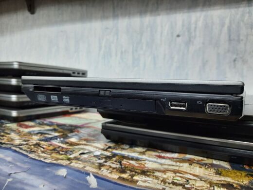 Ноутбук Dell Latitude E4310 / 13.3" (1366x768) TN / Intel Core i5-540M (2 (4) ядра по 2.53 - 3.07 GHz) / 4 GB DDR3 / 250 GB HDD / Intel HD Graphics / WebCam / DVD-RW