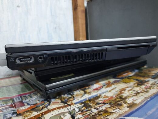 Ноутбук Dell Latitude E4310 / 13.3" (1366x768) TN / Intel Core i5-540M (2 (4) ядра по 2.53 - 3.07 GHz) / 4 GB DDR3 / 250 GB HDD / Intel HD Graphics / WebCam / DVD-RW