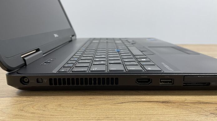 Ноутбук Dell Latitude E5440 / 14" (1366x768) TN / Intel Core i5-4300U (2 (4) ядра по 1.9 - 2.9 GHz) / 8 GB DDR3 / 500 GB SSHD / Intel HD Graphics 4400 / WebCam