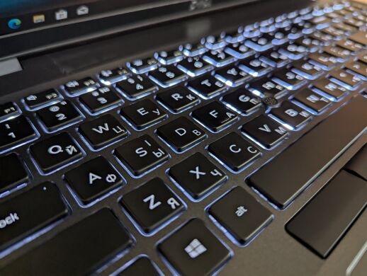 Ноутбук Dell Precision 3540 / 15.6" (1920x1080) IPS / Intel Core i7-8665U (4 (8) ядра по 1.9 - 4.8 GHz) / 16 GB DDR4 / 512 GB SSD / AMD Radeon Pro WX 2100, 2 GB GDDR5, 64-bit / WebCam / TouchID / Windows 10