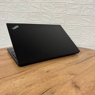 Ноутбук Lenovo ThinkPad E580 / 15.6" (1366x768) TN / Intel Core i5-7200U (2 (4) ядра по 2.5 - 3.1 GHz) / 8 GB DDR4 / 180 GB SSD / Intel UHD Graphics 620 / WebCam