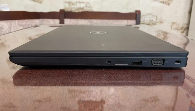 Робоча станція Dell Precision 3530 / 15.6" (1920x1080) IPS / Intel Core i7-8850H (6 (12) ядра по 2.6 - 4.3 GHz) / 16 GB DDR4 / 256 GB SSD / nVidia Quadro P600, 4 GB GDDR5, 128-bit / WebCam