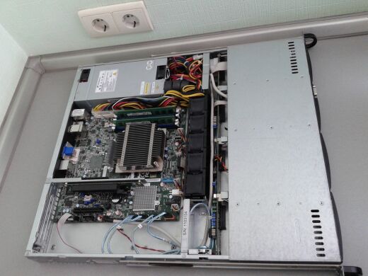 Сервер Supermicro 1U 4 LFF (4x3.5") / Intel Xeon E3-1225 v5 (4 ядра по 3.3 - 3.7 GHz) / 8 GB DDR4 ECC / 1000 GB HDD / 300W / USB 3.0 / LAN G-bit/s