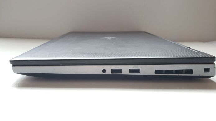 Мобильная рабочая станция Б-класс Dell Precision 7530 / 15.6" (1920x1080) IPS / Intel Core i7-8850H (6 (12) ядер по 2.6 - 4.3 GHz) / 32 GB DDR4 / 128 GB SSD + 512 GB SSD / nVidia Quadro P2000, 4 GB GDDR5, 128-bit / WebCam / Windows 10 Pro