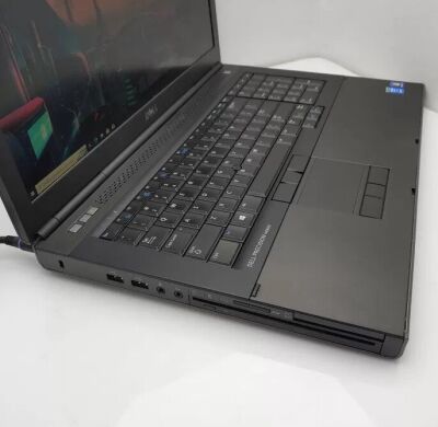 Мобильная рабочая станция Dell Precision M6800 / 17.3" (1920х1080) TN / Intel Core i7-4810MQ (4 (8) ядра по 2.8 - 3.8 GHz) / 16 GB DDR3 / 256 GB SSD / nVidia Quadro K3100M, 4 GB GDDR5, 256-bit / WebCam / DWD-ROM / Win 10 Pro