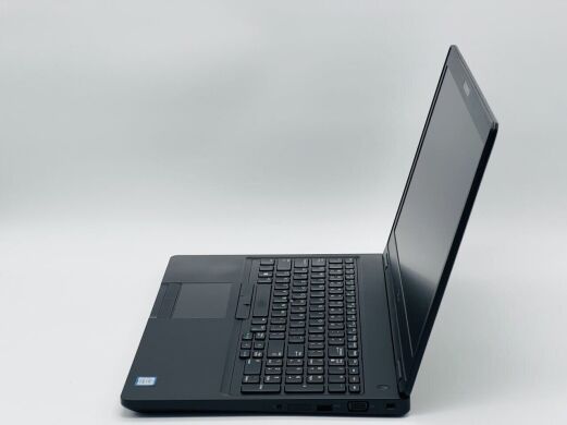 Мобільна робоча станція Б-клас Dell Precision 3530 / 15.6" (1920x1080) IPS / Intel Core i5-8400H (4 (8) ядра по 2.5 - 4.2 GHz) / 16 GB DDR4 / 250 GB SSD / nVidia Quadro P600, 4 GB GDDR5, 128-bit / WebCam