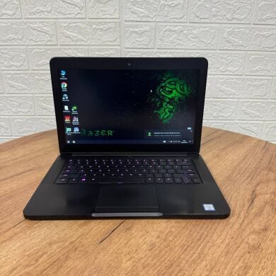 Ігровий ноутбук Б-клас Razer Blade 14 RZ09-0195 / 14" (1920x1080) IPS / Intel Core i7-7700HQ (4 (8) ядра по 2.8 - 3.8 GHz) / 16 GB DDR4 / 256 GB SSD NVMe / nVidia GeForce GTX 1060, 6 GB GDDR5, 192-bit / WebCam