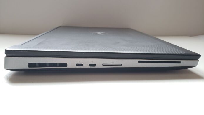 Мобильная рабочая станция Б-класс Dell Precision 7530 / 15.6" (1920x1080) IPS / Intel Core i7-8850H (6 (12) ядер по 2.6 - 4.3 GHz) / 32 GB DDR4 / 128 GB SSD + 512 GB SSD / nVidia Quadro P2000, 4 GB GDDR5, 128-bit / WebCam / Windows 10 Pro