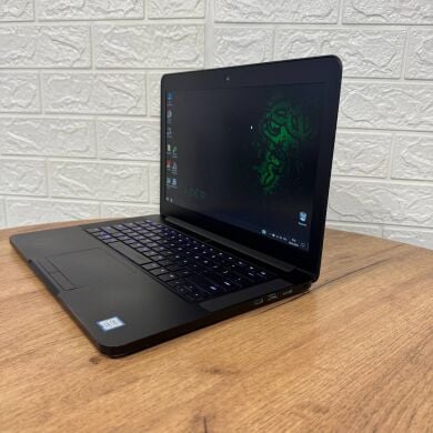 Ігровий ноутбук Б-клас Razer Blade 14 RZ09-0195 / 14" (1920x1080) IPS / Intel Core i7-7700HQ (4 (8) ядра по 2.8 - 3.8 GHz) / 16 GB DDR4 / 256 GB SSD NVMe / nVidia GeForce GTX 1060, 6 GB GDDR5, 192-bit / WebCam