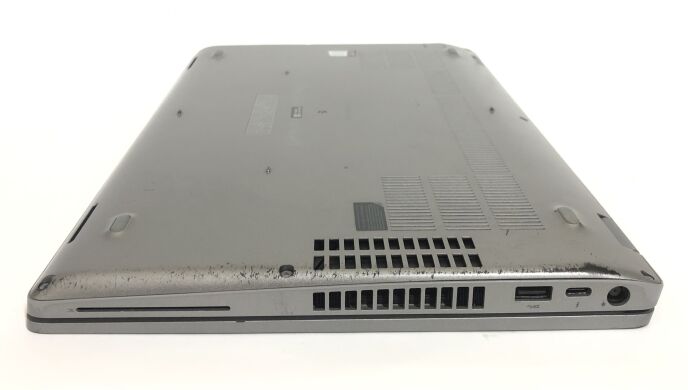 Мобільна робоча станція Б-клас Dell Precision 3551 / 15.6" (1920x1080) IPS / Intel Core i7-10750H (6 (12) ядер по 2.6 - 5.0 GHz) / 16 GB DDR4 / 256 GB SSD NVMe / nVidia Quadro P620, 4 GB GDDR5, 128-bit / WebCam / Win 10 Pro