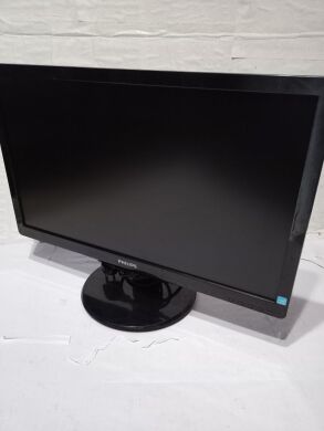 Комплект ПК: Viglen genie SFF / Intel Core 2 Quad Q6600 (4 ядра по 2.4 GHz) / 8 GB DDR3 / 250 GB HDD / Intel GMA Graphics X4500 / DVD-RW + Монітор Philips 226V4L / 22" (1920x1080) TN / 1x DVI, 1x VGA, 1x Audio / 2x 2W Комплект ПК: Viglen genie SFF / Intel Core 2 Quad Q6600 (4 ядра по 2.4 GHz) / 8 GB DDR3 / 250 GB HDD / Intel GMA Graphics X4500 / DVD-RW + Монітор Philips 226V4L / 22" (1920x1080) TN / 1x DVI, 1x VGA, 1x Audio / 2x 2W