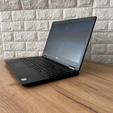 Мобільна робоча станція Б-клас Dell Precision 3530 / 15.6" (1920x1080) IPS / Intel Core i5-8400H (4 (8) ядра по 2.5 - 4.2 GHz) / 16 GB DDR4 / 256 GB SSD / nVidia Quadro P600, 4 GB GDDR5, 128-bit / WebCam