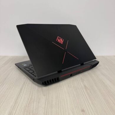 Ігровий ноутбук HP Omen X 17-ap010nr / 17.3" (1920x1080) IPS / Intel Core i7-7700HQ (4 (8) ядра по 2.8 - 3.8 GHz) / 16 GB DDR4 / 1000 GB SSD NVMe / nVidia GeForce GTX 1070, 8 GB GDDR5, 256-bit / WebCam