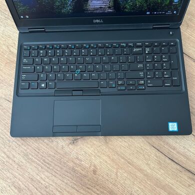 Мобільна робоча станція Б-клас Dell Precision 3530 / 15.6" (1920x1080) IPS / Intel Core i5-8400H (4 (8) ядра по 2.5 - 4.2 GHz) / 16 GB DDR4 / 256 GB SSD / nVidia Quadro P600, 4 GB GDDR5, 128-bit / WebCam