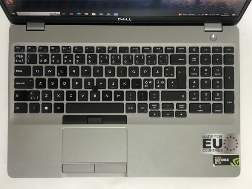 Мобільна робоча станція Б-клас Dell Precision 3551 / 15.6" (1920x1080) IPS / Intel Core i7-10750H (6 (12) ядер по 2.6 - 5.0 GHz) / 16 GB DDR4 / 256 GB SSD NVMe / nVidia Quadro P620, 4 GB GDDR5, 128-bit / WebCam / Win 10 Pro