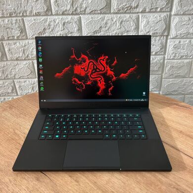 Ігровий ноутбук Б-клас Razer Blade 15 RZ09-0367 / 15.6" (1920x1080) IPS / Intel Core i7-8750H (6 (12) ядер по 2.2 - 4.1 GHz) / 16 GB DDR4 / 512 GB SSD / nVidia GeForce GTX 1070 Max-Q, 8 GB GDDR5, 256-bit / WebCam