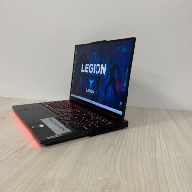 Игровой ноутбук Б-класс Lenovo Legion Pro 7 16IRX8H / 16" (2560x1600) IPS / Intel Core i9-13900HX (24 (32) ядра по 3.9 - 5.4 GHz) / 32 GB DDR5 / 1000 GB SSD NVMe / nVidia GeForce RTX 4090, 16 GB GDDR6, 256-bit / WebCam Игровой ноутбук Б-класс Lenovo Legion Pro 7 16IRX8H / 16" (2560x1600) IPS / Intel Core i9-13900HX (24 (32) ядра по 3.9 - 5.4 GHz) / 32 GB DDR5 / 1000 GB SSD NVMe / nVidia GeForce RTX 4090, 16 GB GDDR6, 256-bit / WebCam