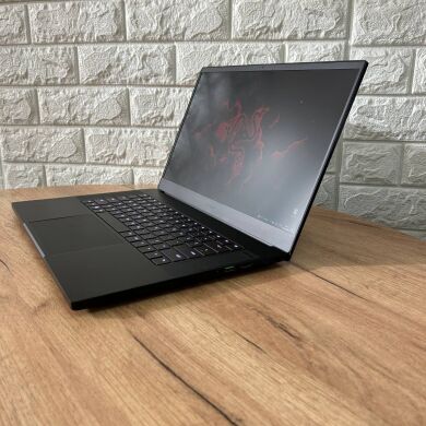 Ігровий ноутбук Б-клас Razer Blade 15 RZ09-0367 / 15.6" (1920x1080) IPS / Intel Core i7-8750H (6 (12) ядер по 2.2 - 4.1 GHz) / 16 GB DDR4 / 512 GB SSD / nVidia GeForce GTX 1070 Max-Q, 8 GB GDDR5, 256-bit / WebCam