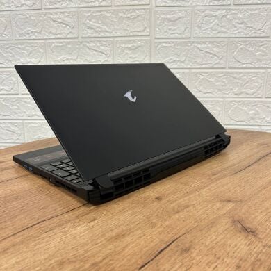 Игровой ноутбук Gigabyte Aorus 15P XD / 15.6" (1920x1080) IPS / Intel Core i7-11800H (8 (16) ядер по 2.3 - 4.6 GHz) / 32 GB DDR4 / 1000 GB SSD / nVidia GeForce RTX 3070, 8 GB GDDR6, 256-bit / WebCam Игровой ноутбук Gigabyte Aorus 15P XD / 15.6" (1920x1080) IPS / Intel Core i7-11800H (8 (16) ядер по 2.3 - 4.6 GHz) / 32 GB DDR4 / 1000 GB SSD / nVidia GeForce RTX 3070, 8 GB GDDR6, 256-bit / WebCam