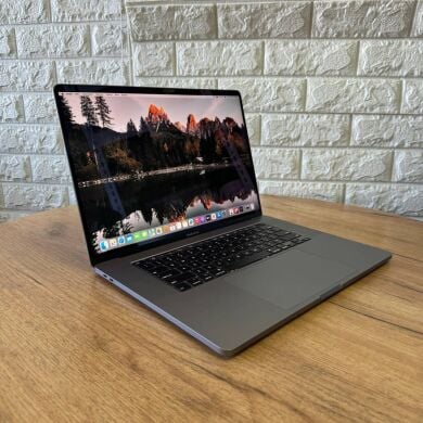 Ультрабук Apple MacBook Pro 16 2019 A2141 / 16" (3072x1920) IPS / Intel Core i9-9980HK (8 (16) ядер по 2.4 - 5.0 GHz) / 32 GB DDR4 / 1000 GB SSD / AMD Radeon Pro 5500M, 8 GB GDDR6, 128-bit / WebCam / MacOS Ультрабук Apple MacBook Pro 16 2019 A2141 / 16" (3072x1920) IPS / Intel Core i9-9980HK (8 (16) ядер по 2.4 - 5.0 GHz) / 32 GB DDR4 / 1000 GB SSD / AMD Radeon Pro 5500M, 8 GB GDDR6, 128-bit / WebCam / MacOS